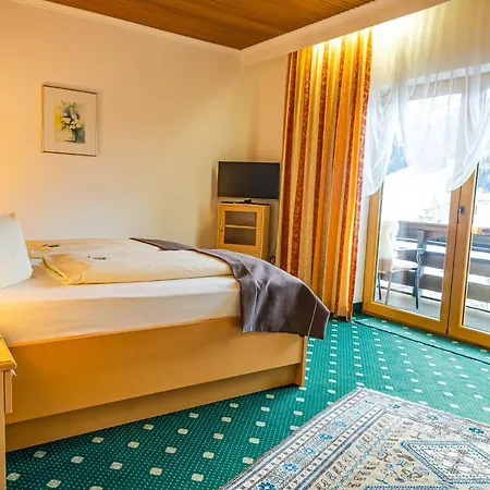 Südhang Pensión 3*